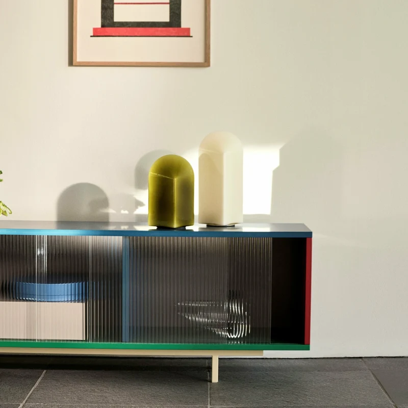 Buffet bas M en bois Multi avec portes vitrées - Hay