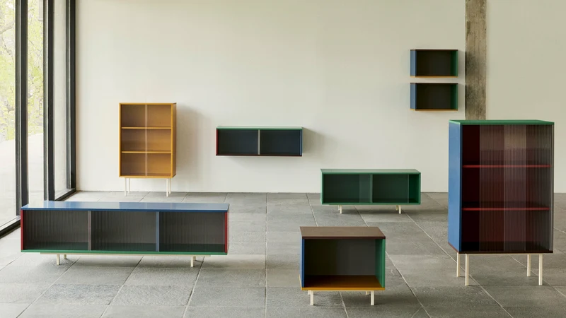 Buffet bas M en bois vert menthe avec portes vitrées - Hay