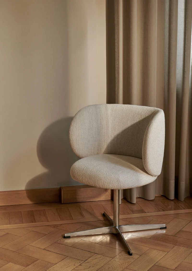 Chaise pivotante en tissu bouclé blanc 69 x 69 cm Rico - Ferm Living