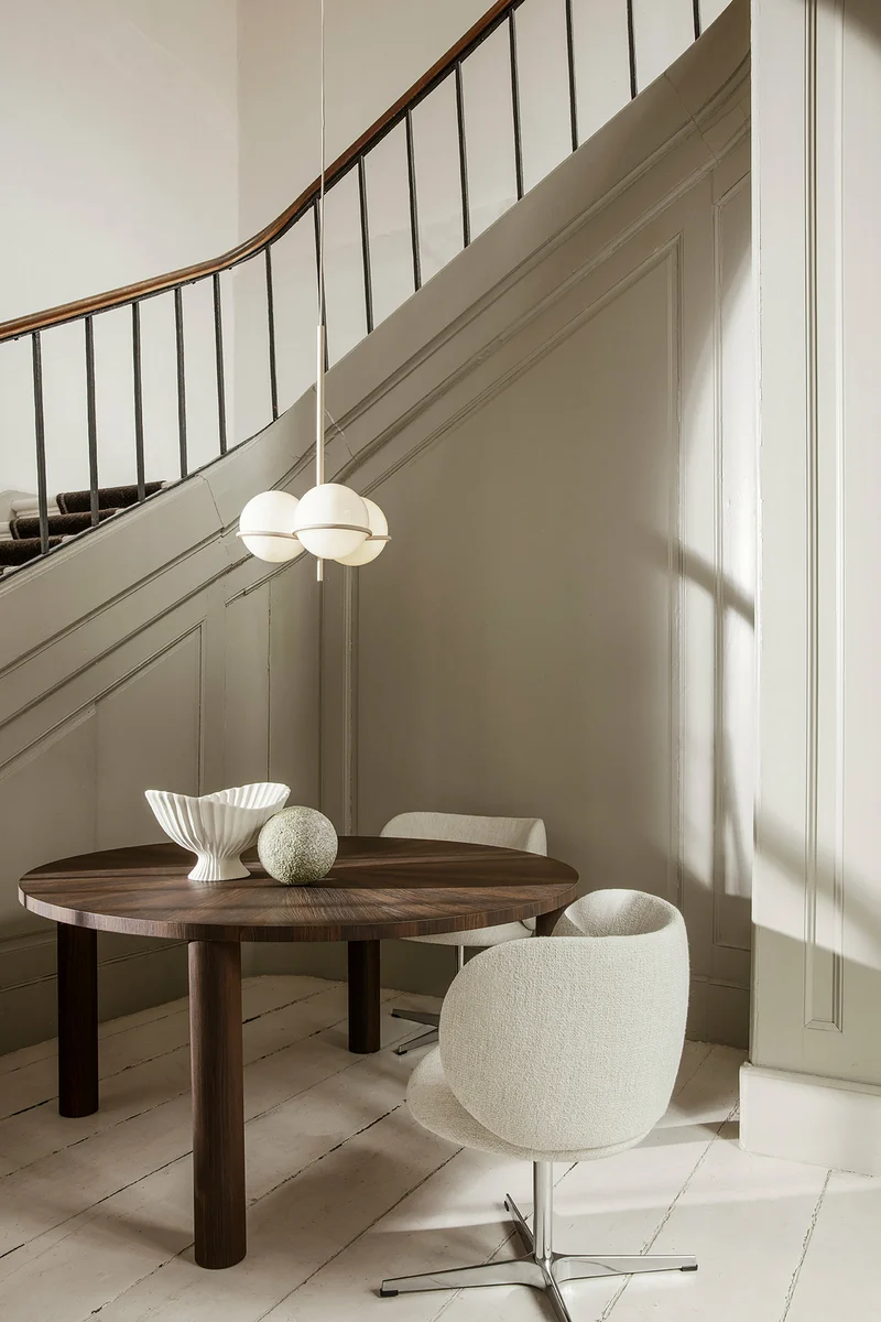 Chaise pivotante en tissu bouclé blanc 69 x 69 cm Rico - Ferm Living