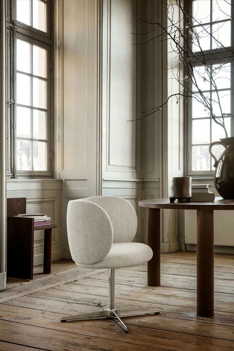 Chaise pivotante en tissu bouclé blanc 69 x 69 cm Rico - Ferm Living