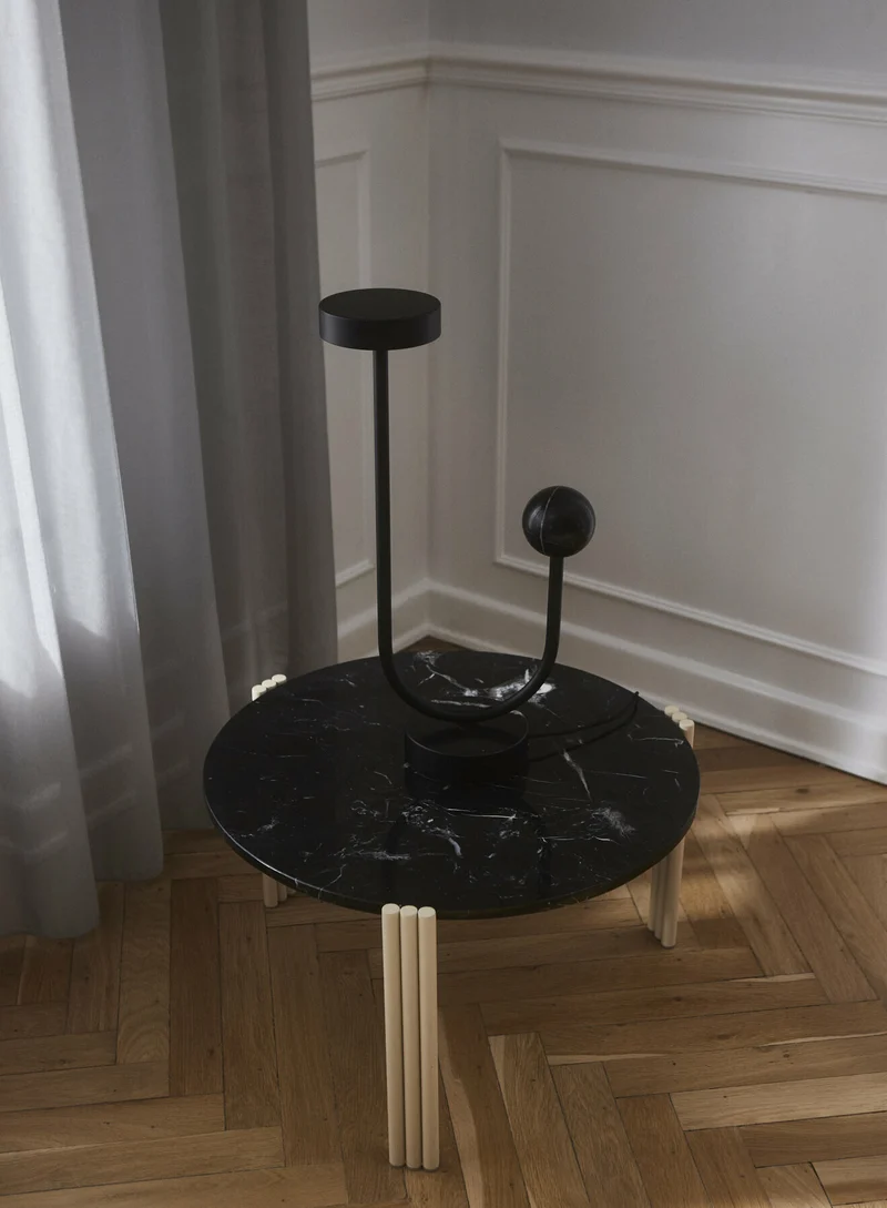 Table basse ronde en acier beige et marbre noir 45 x 80 cm Tribus - AYTM