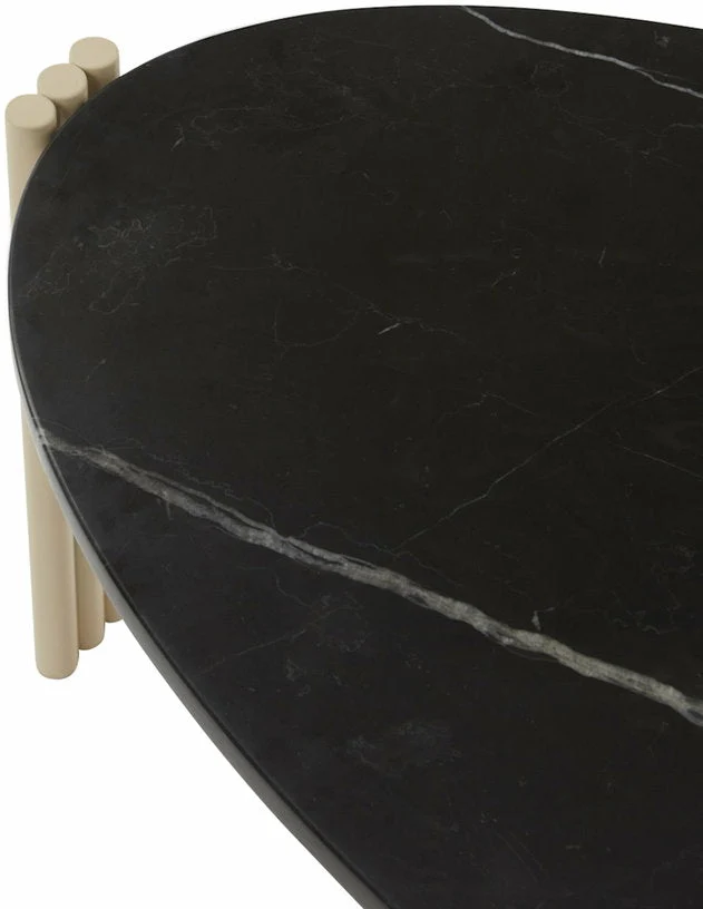 Table basse ovale en acier beige et marbre noir 92,4 x 47,6 cm Tribus - AYTM