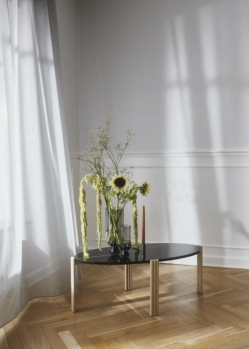 Table basse ovale en acier beige et marbre noir 92,4 x 47,6 cm Tribus - AYTM