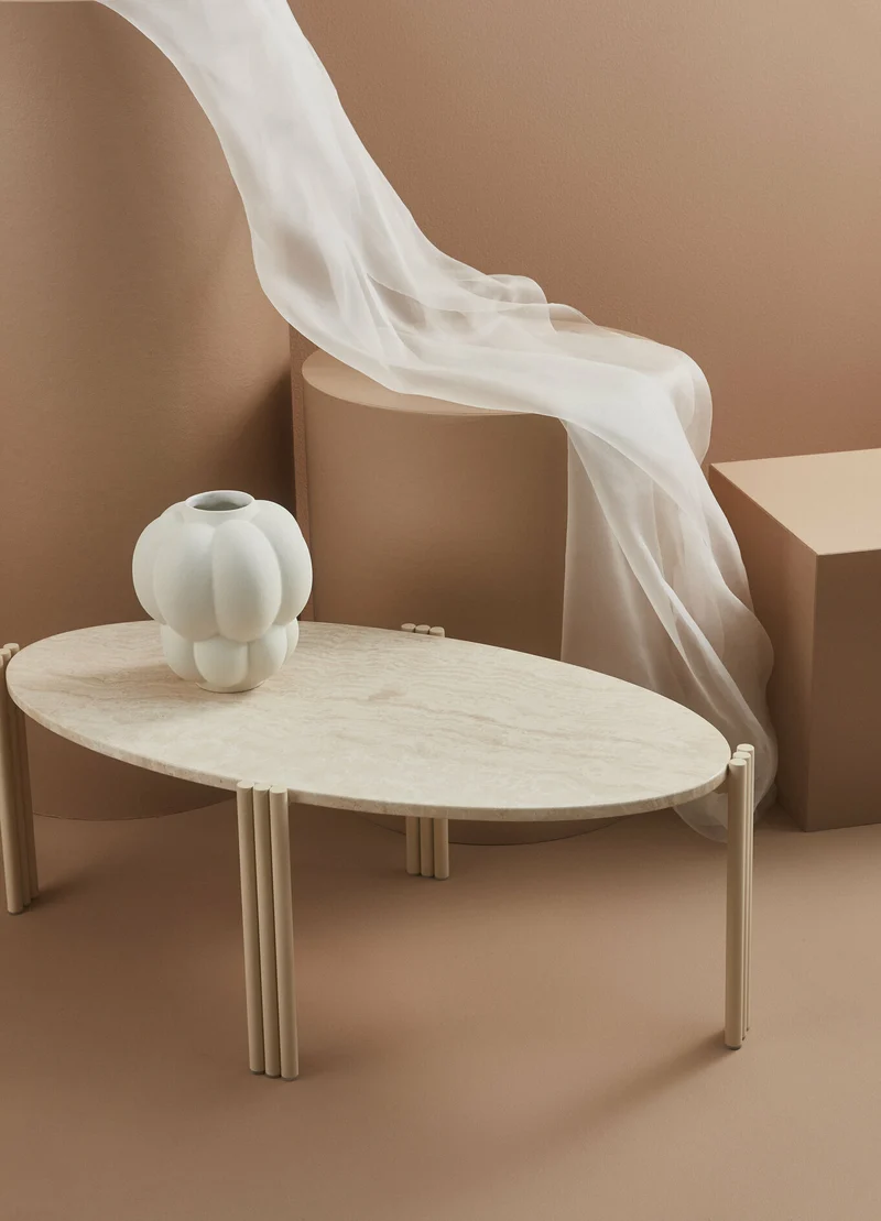 Table basse ovale en acier beige et travertin 92,4 x 47,6 cm Tribus - AYTM
