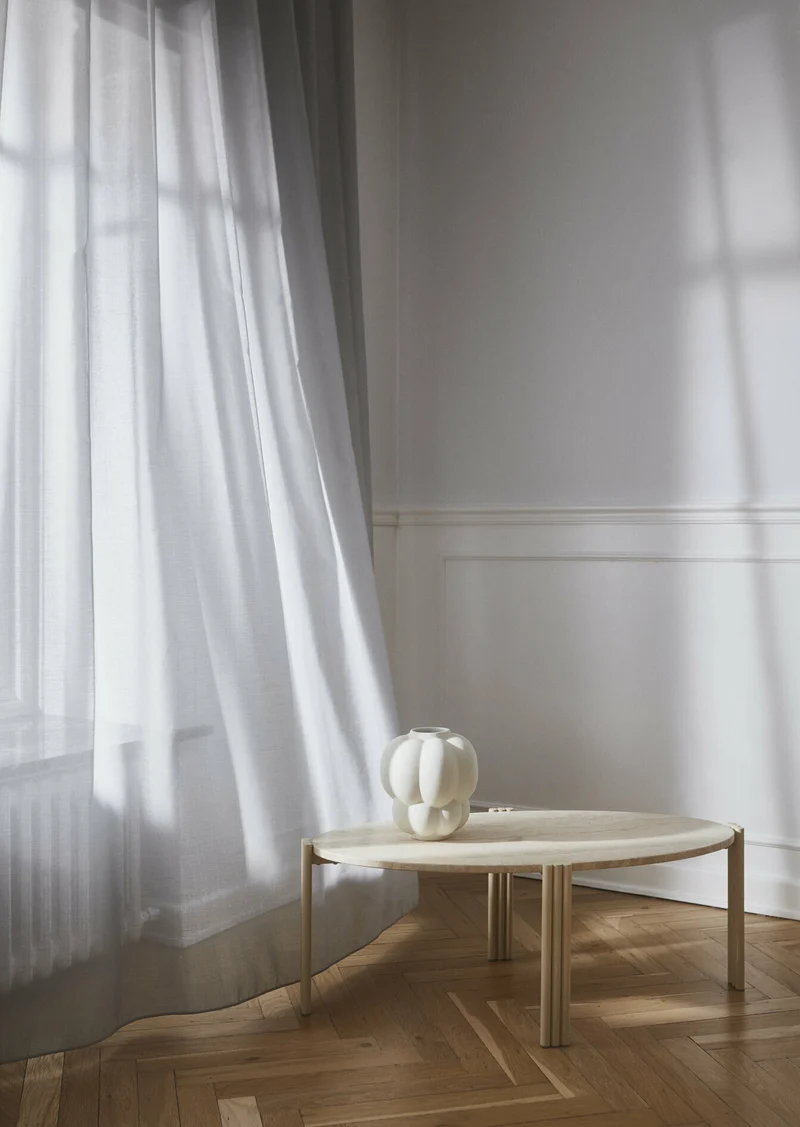 Table basse ovale en acier beige et travertin 92,4 x 47,6 cm Tribus - AYTM