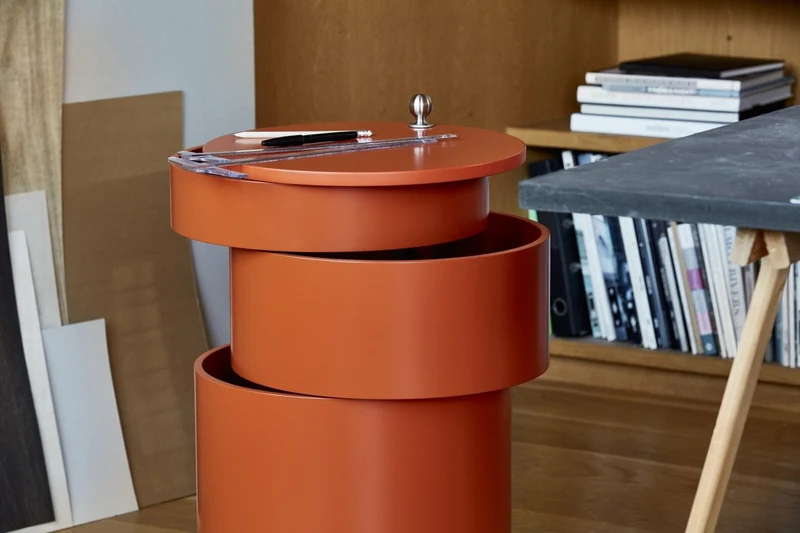 Table d'appoint sur roues en bois moulé orange Barboy - Verpan