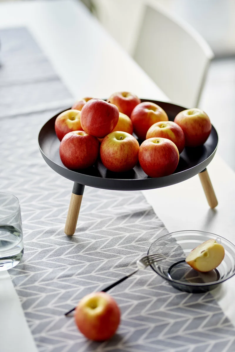 Plateau en acier noir avec pieds en bois - Yamazaki