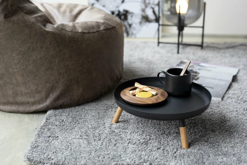Plateau en acier noir avec pieds en bois - Yamazaki