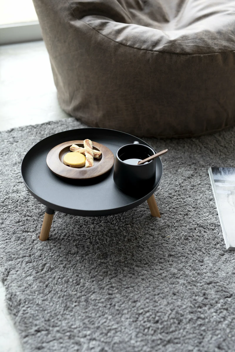 Plateau en acier noir avec pieds en bois - Yamazaki