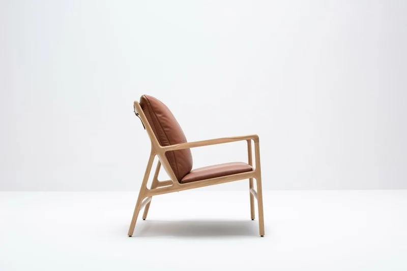 Fauteuil en chêne et cuir whisky Dedo easy chair - Gazzda