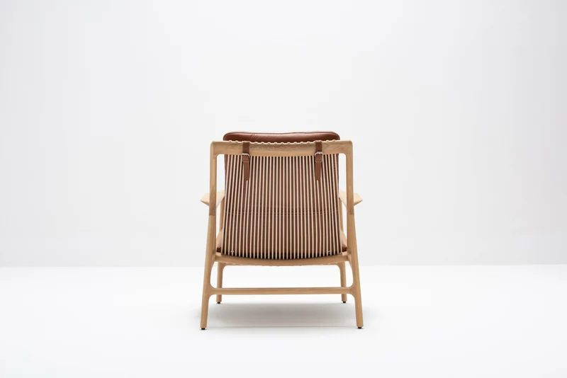Fauteuil en chêne et cuir whisky Dedo easy chair - Gazzda
