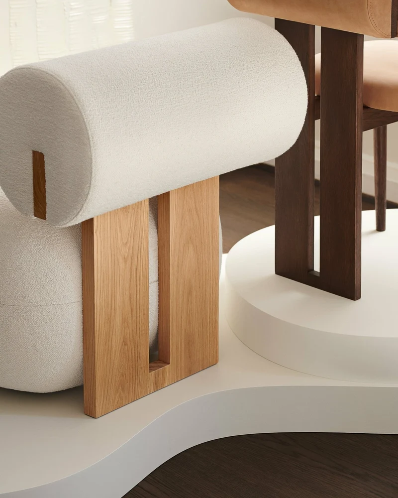 Fauteuil en chêne naturel et rembourrage en tissu bouclé Barnum Col 24 Hippo Lounge - NORR11