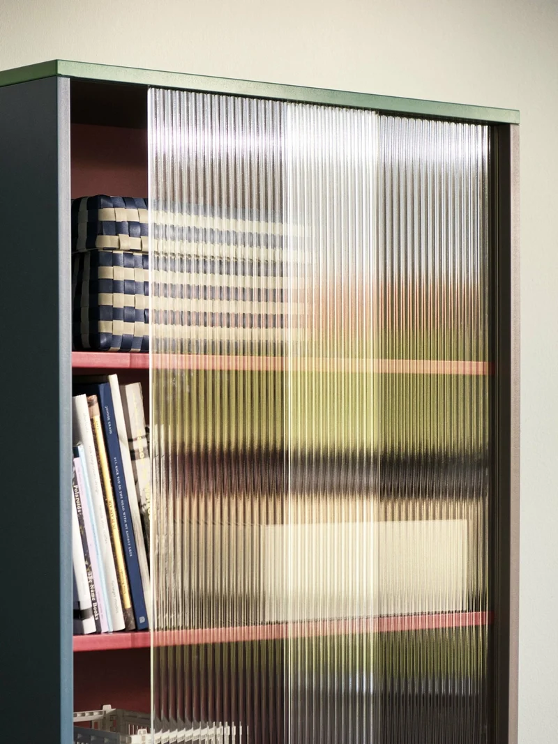 Vaisselier en bois Multi et portes vitrées Colour Cabinet - Hay