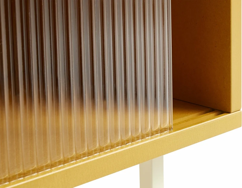 Vaisselier en bois jaune et portes vitrées Colour Cabinet - Hay