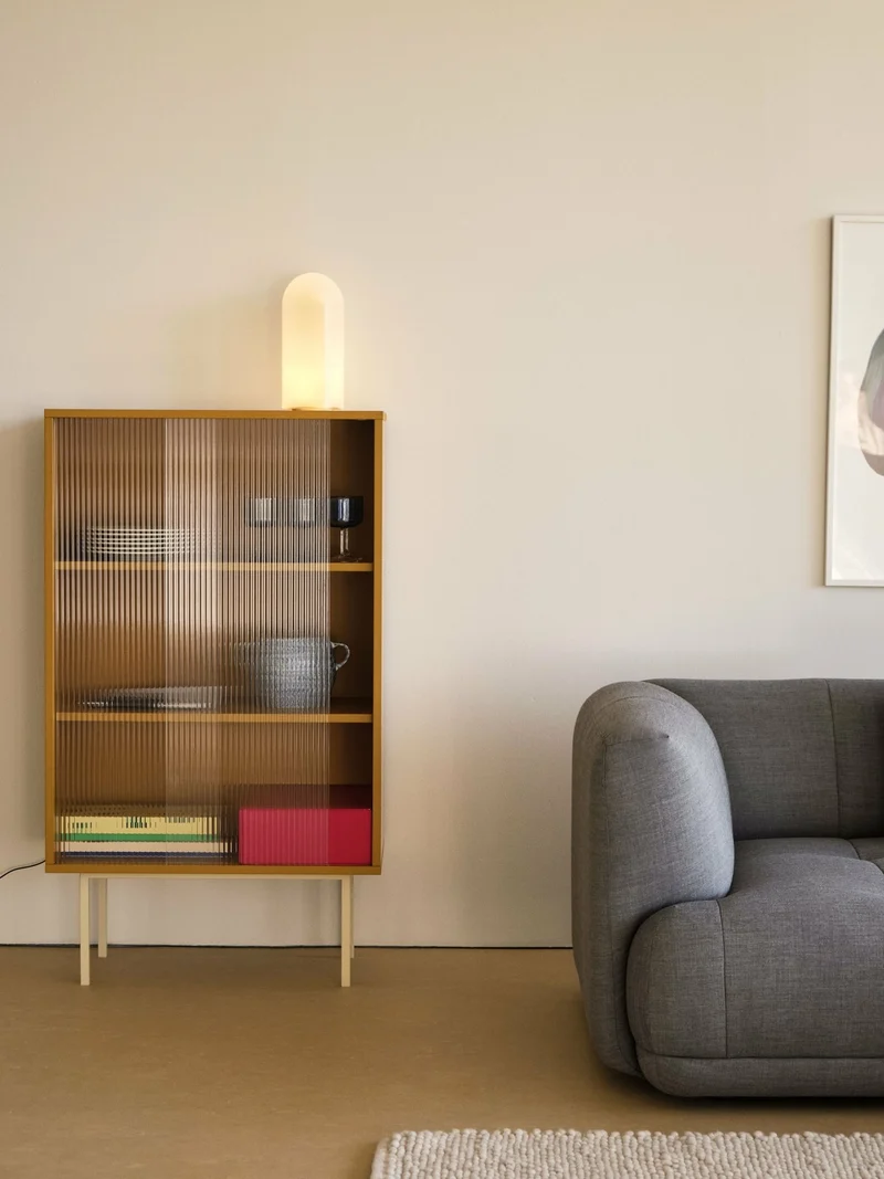 Vaisselier en bois jaune et portes vitrées Colour Cabinet - Hay