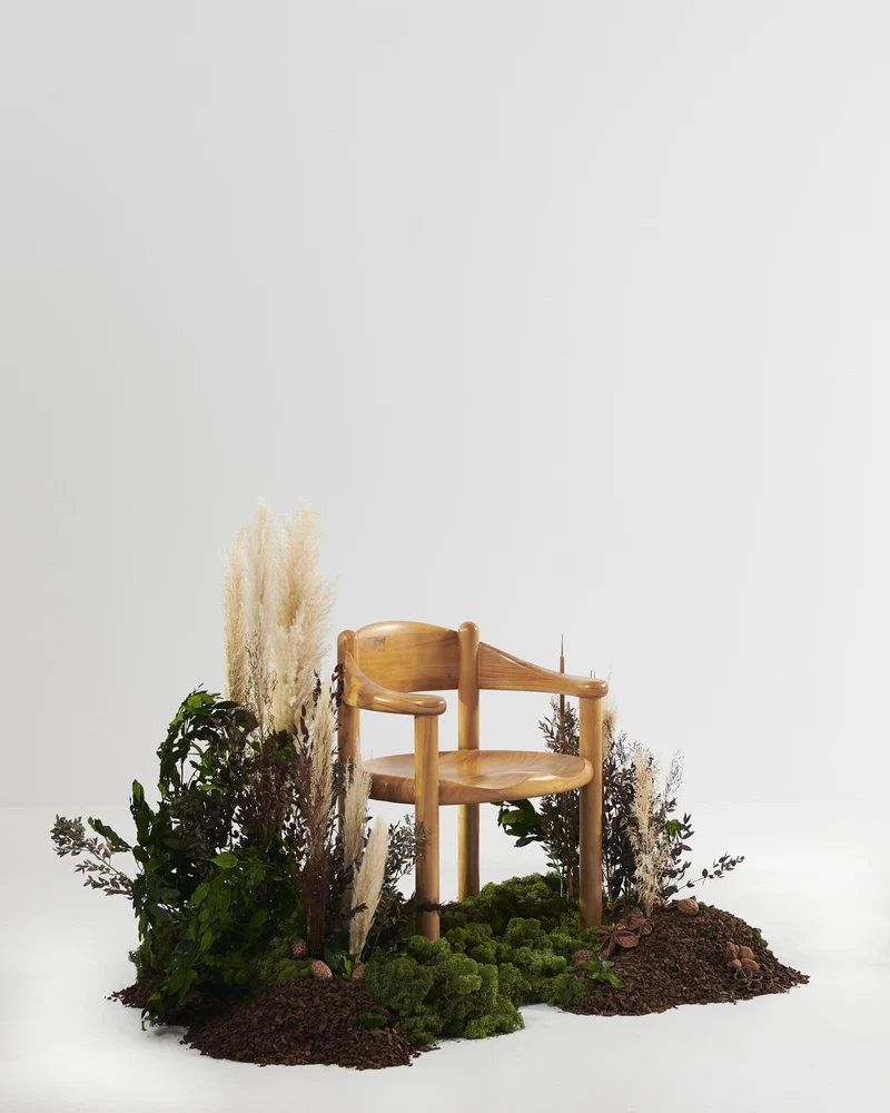 Chaise avec accoudoirs en pin Golden Daumiller - Gubi