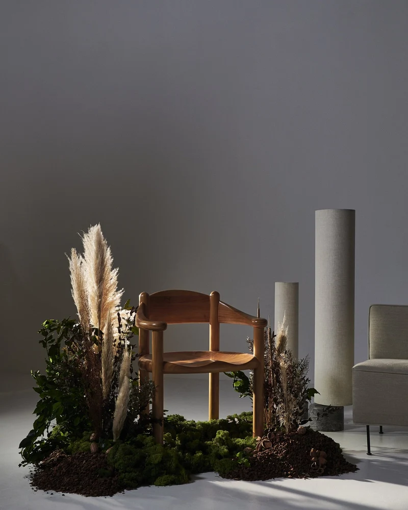 Chaise avec accoudoirs en pin Golden Daumiller - Gubi