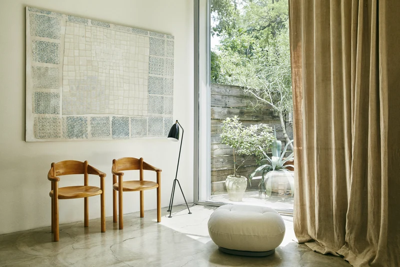 Chaise avec accoudoirs en pin Golden Daumiller - Gubi