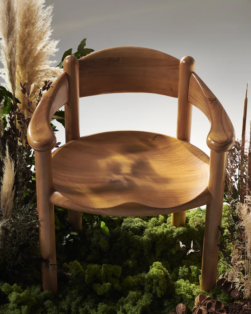 Chaise avec accoudoirs en pin Golden Daumiller - Gubi