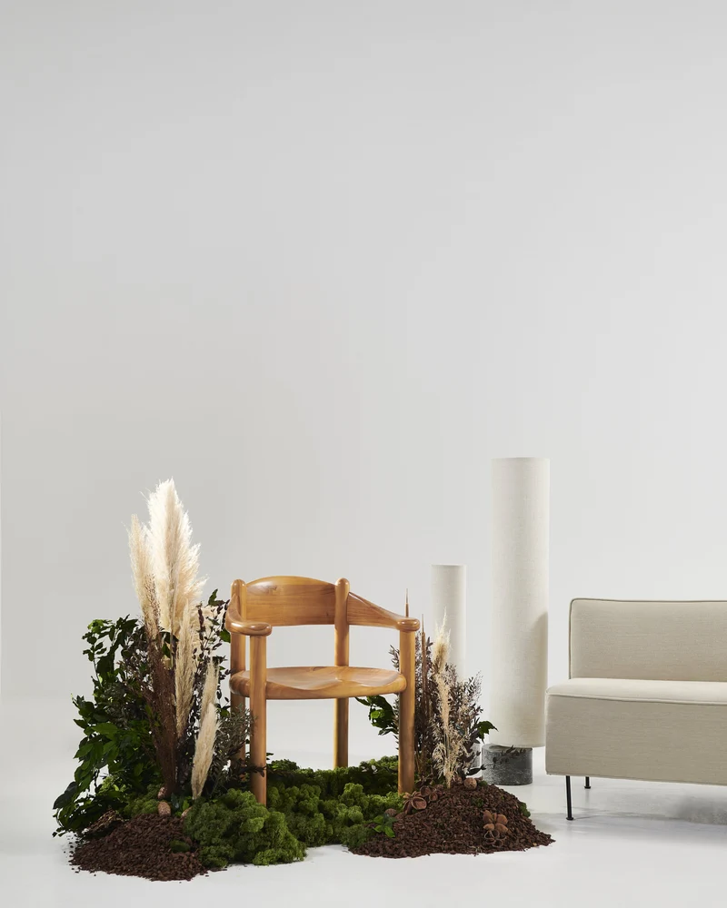 Chaise avec accoudoirs en pin Golden Daumiller - Gubi