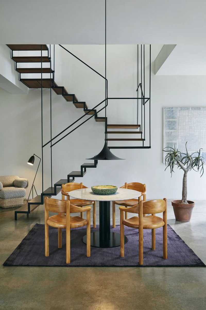 Chaise avec accoudoirs en pin Golden Daumiller - Gubi