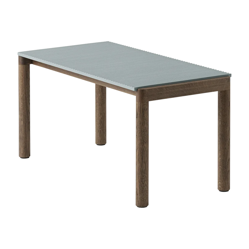 Table basse en grès bleu pâle wavy et chêne foncé 85 x 40 cm Couple - Muuto