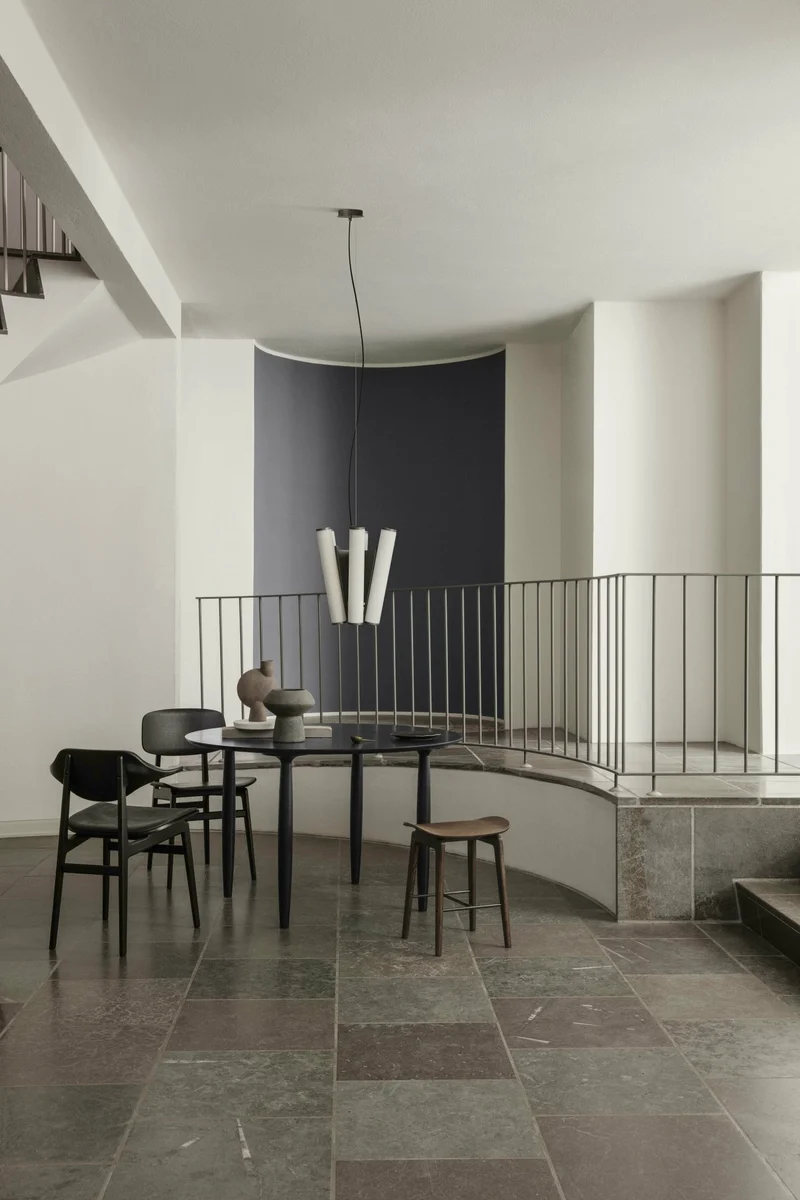 Table à dîner ronde en chêne noire 120 cm Oku - NORR11