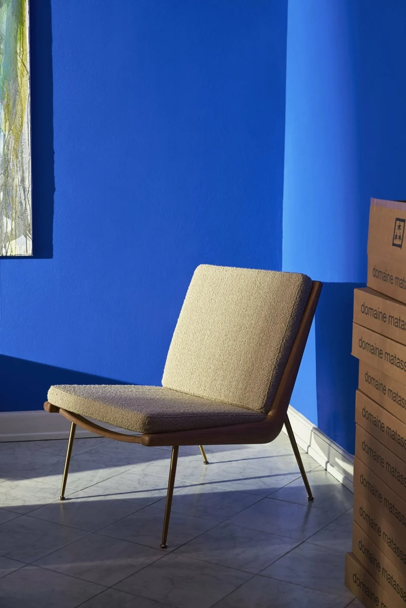 Fauteuil en chêne et tissu Karakorum 003 à piètement acier Boomerang HM1 - &tradition