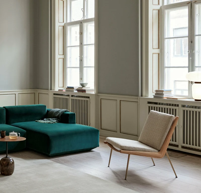 Fauteuil en noyer et tissu Karakorum 003 à piètement acier Boomerang HM1 - &tradition