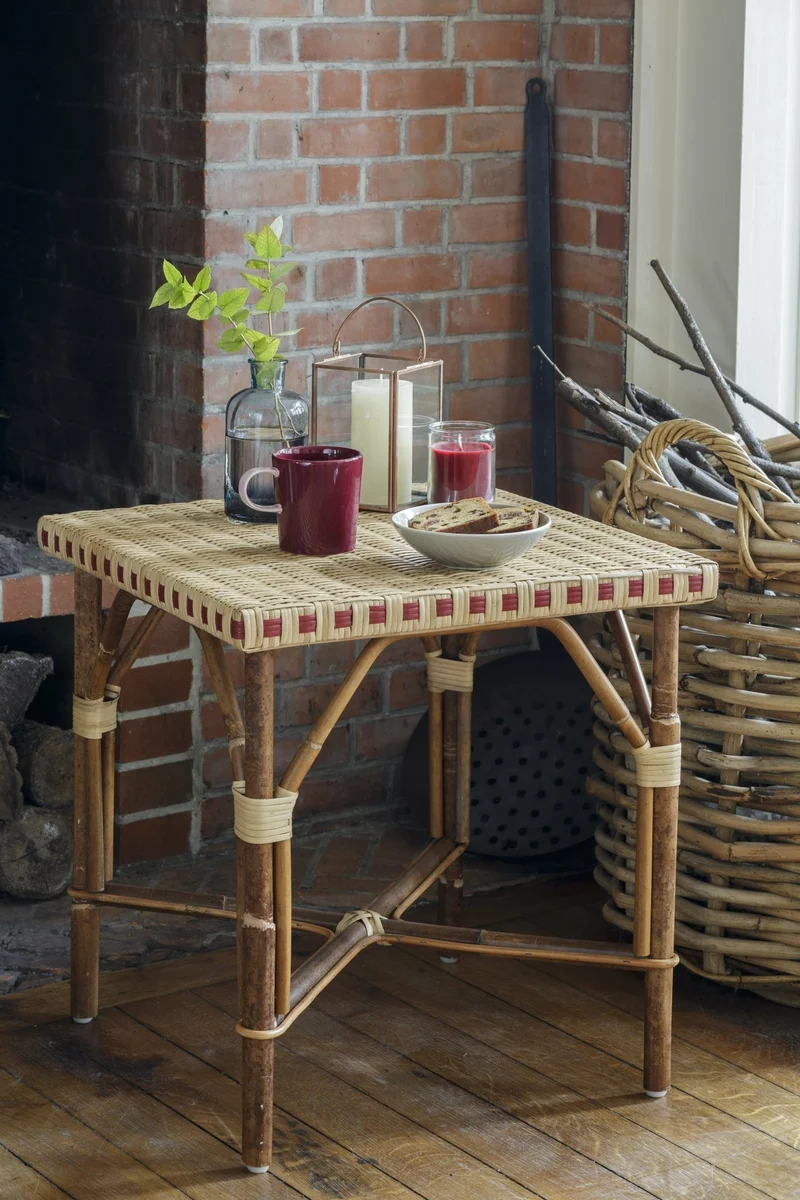 Table basse structure en rotin filets en résine rouge 52 x 49 x 49 Bagatelle - KOK