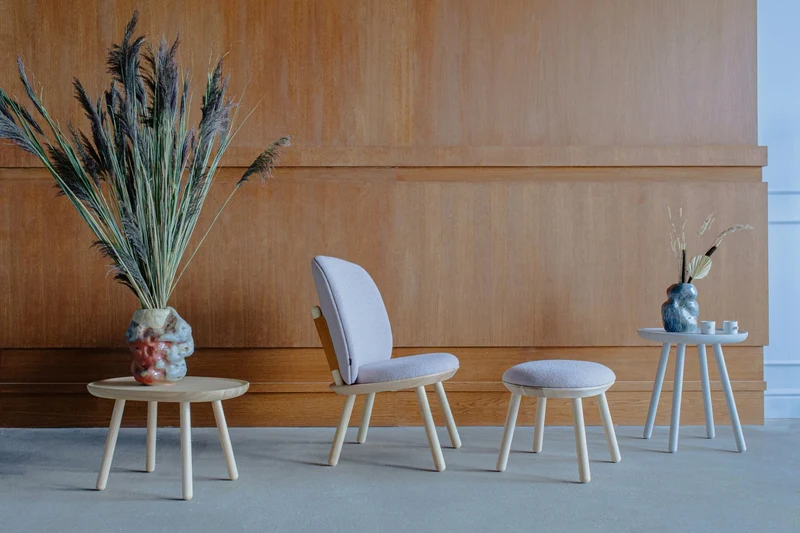 Tabouret en frêne et tissu beige Naïve - Emko