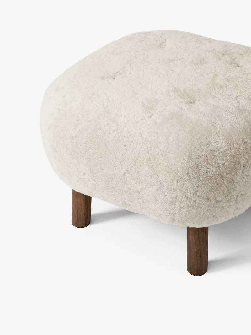 Pouf en noyer et peau de mouton Little Petra ATD1 - &tradition