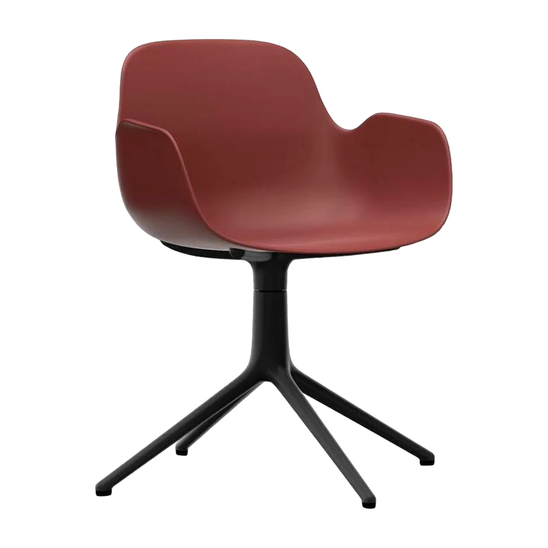 Chaise de bureau avec accoudoirs en polypropylene rouge et base noire Swivel 4L rouge - Normann Copenhagen
