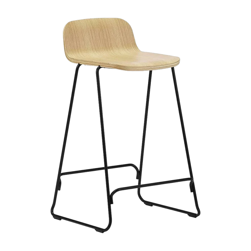 Chaise de bar en chêne et acier noir 65 cm Just- Normann Copenhagen