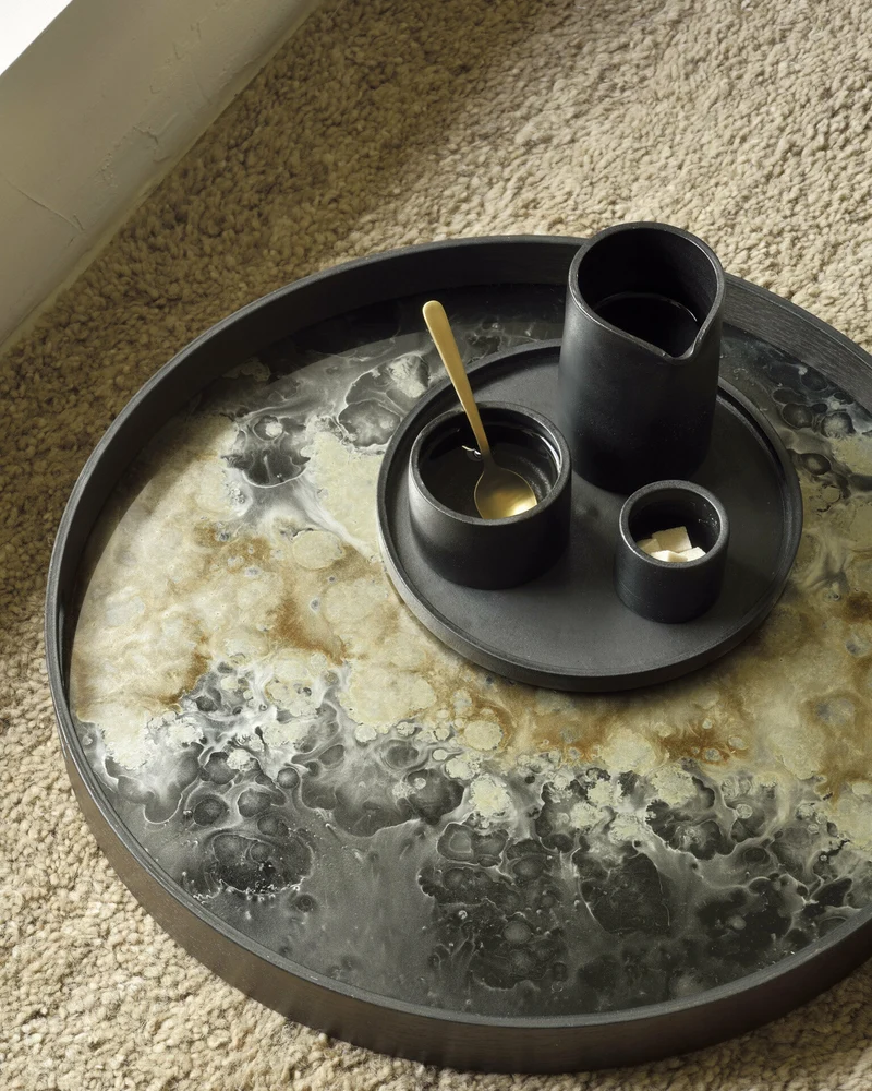 Plateau rond en verre noir 48 cm Organic - Ethnicraft Accessories