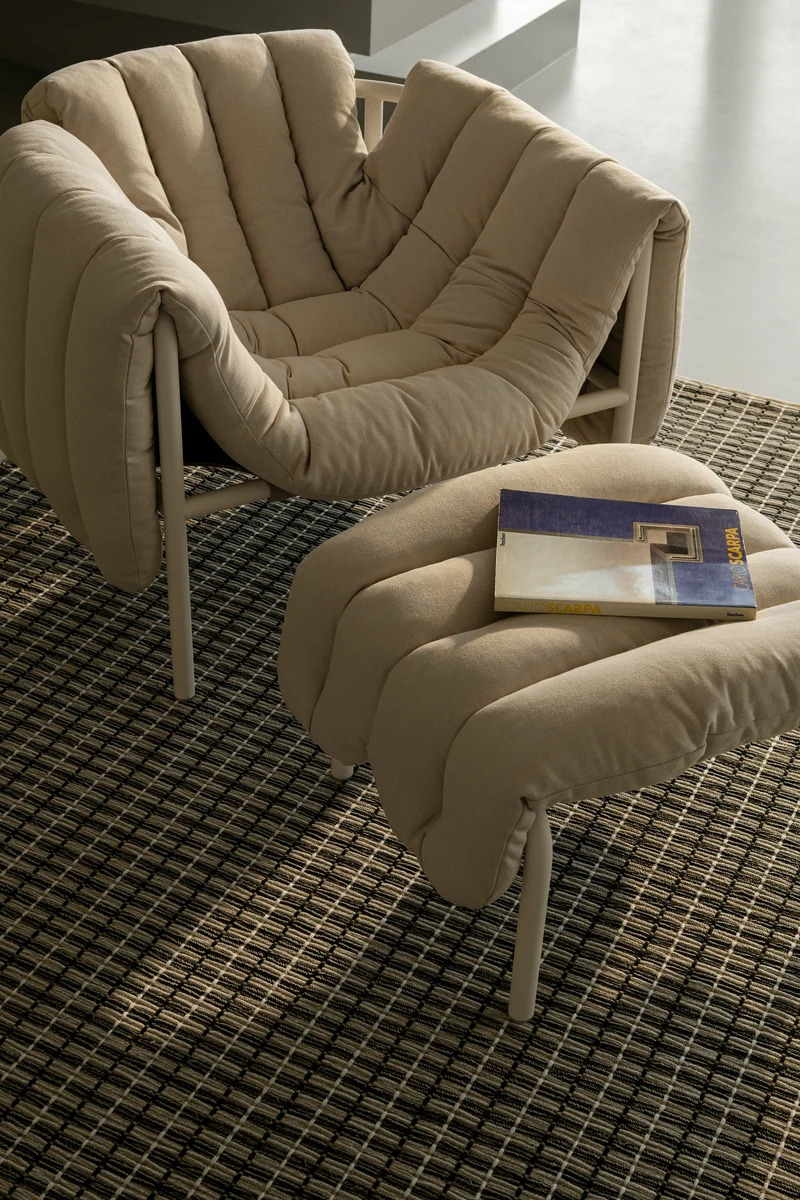 Fauteuil lounge en coton anthracite et acier Puffy - Hem