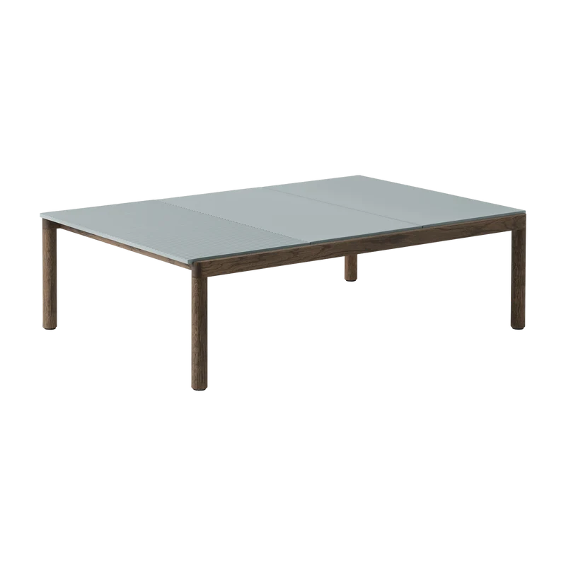 Table basse en grès bleu pâle wavy et chêne foncé 85 x 120 cm Couple - Muuto