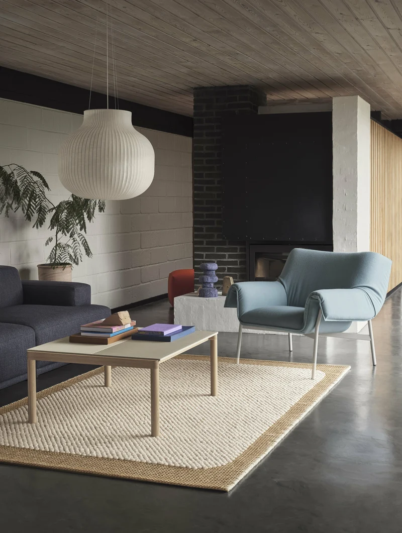Table basse en grès beige sable wavy et chêne foncé 85 x 120 cm Couple - Muuto