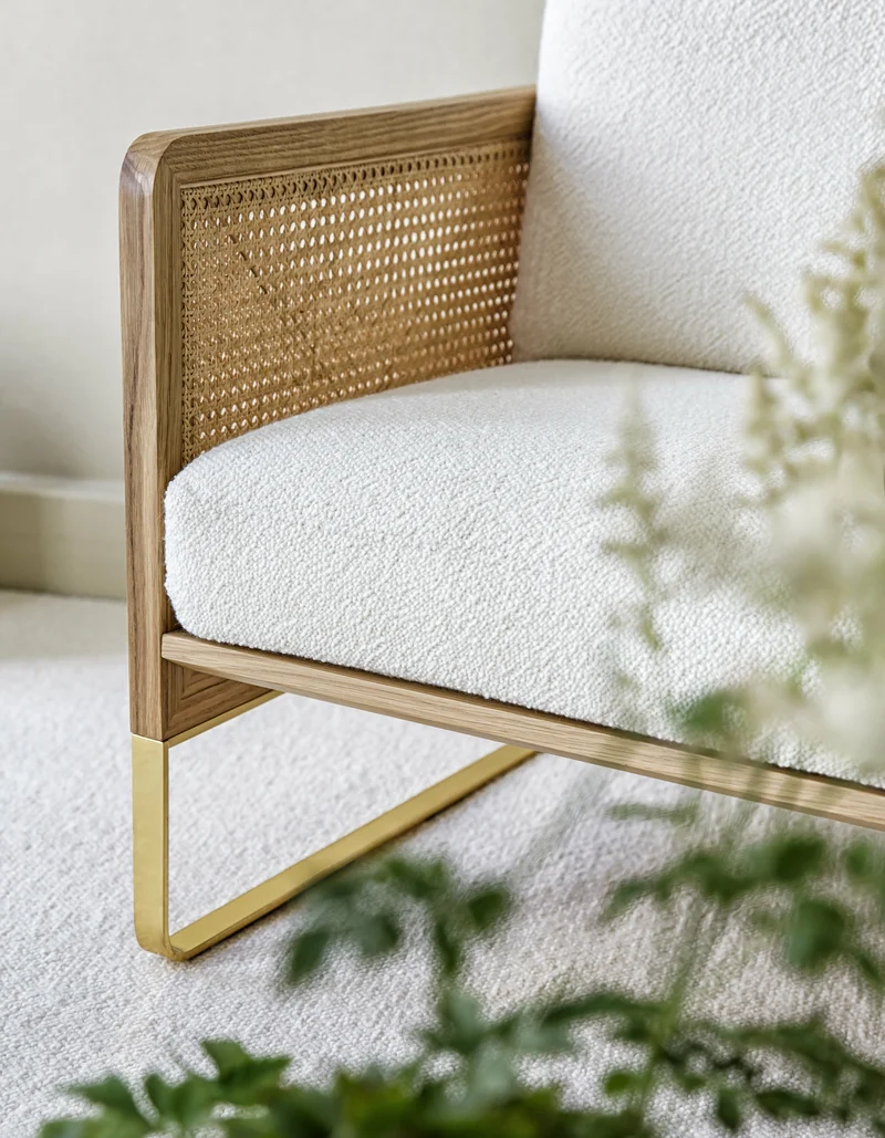 Fauteuil en bois naturel et tissu bouclé blanc Cannage - RED Edition