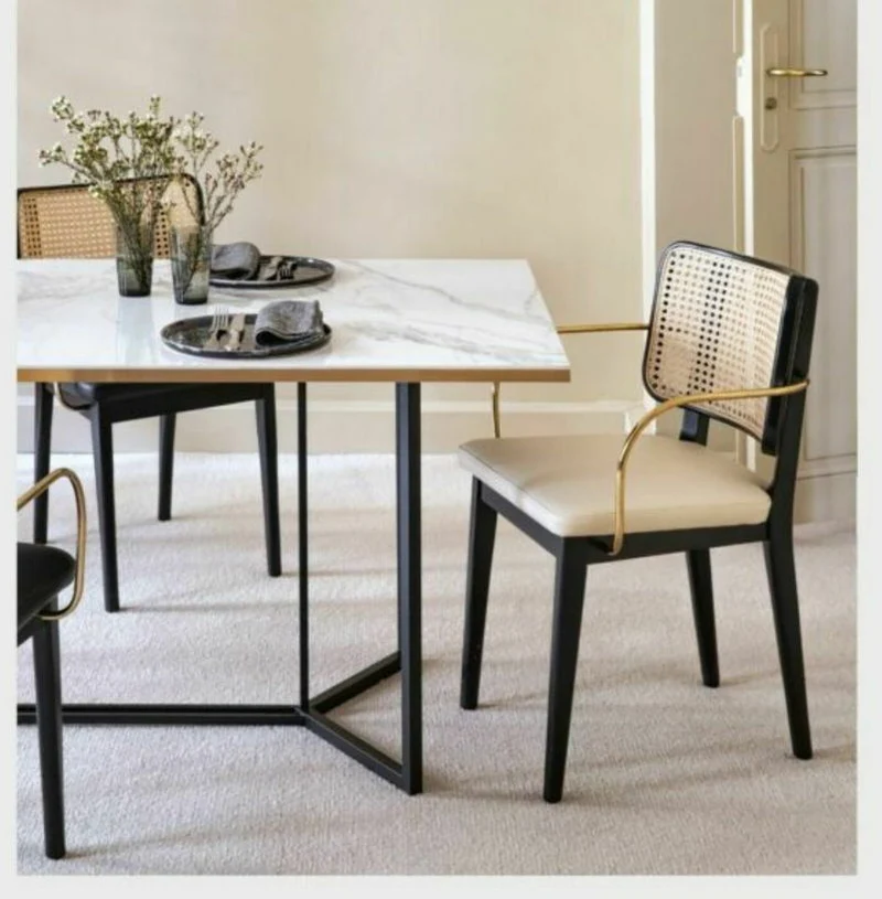 Chaise avec accoudoirs en chêne teinté noir et velours gris chic Cannage - RED Edition