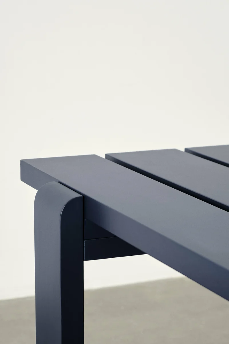 Table en pin laqué bleu métal 230 x 83 x 74 cm Weekday - Hay
