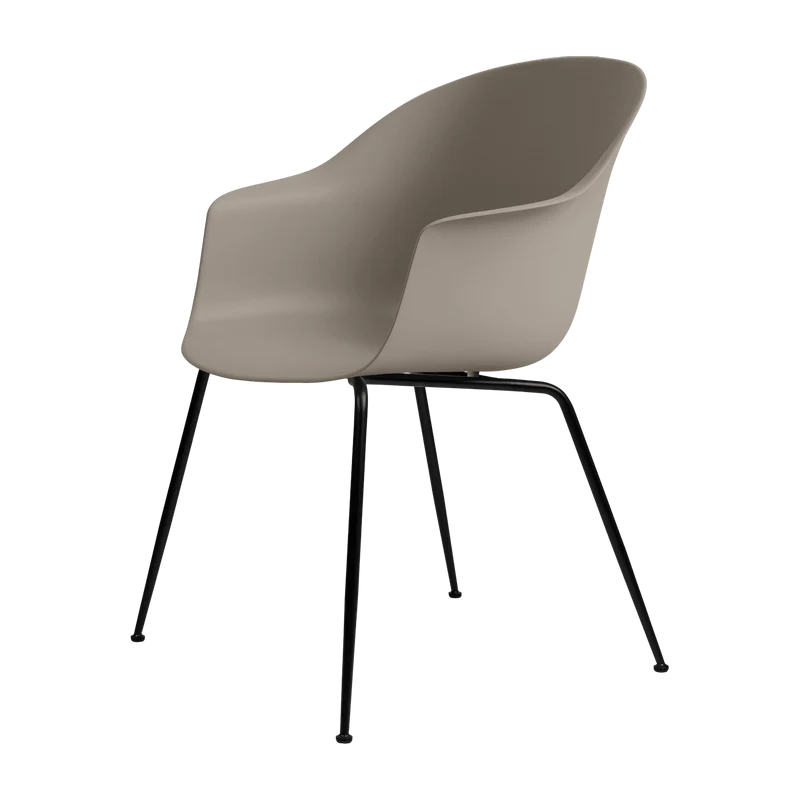 Chaise beige piètement noir mat Bat - Gubi