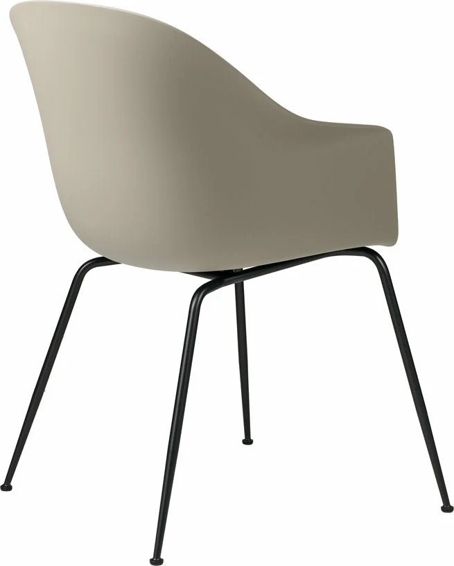 Chaise beige piètement noir mat Bat - Gubi