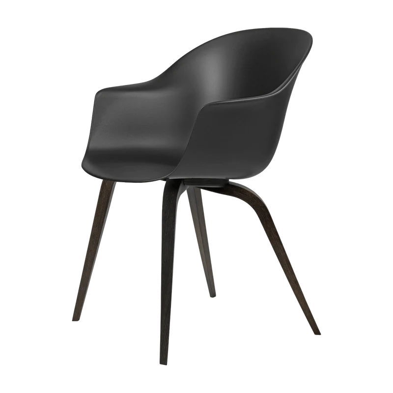 Chaise noire semi-mate en hêtre teinté noir Bat - Gubi