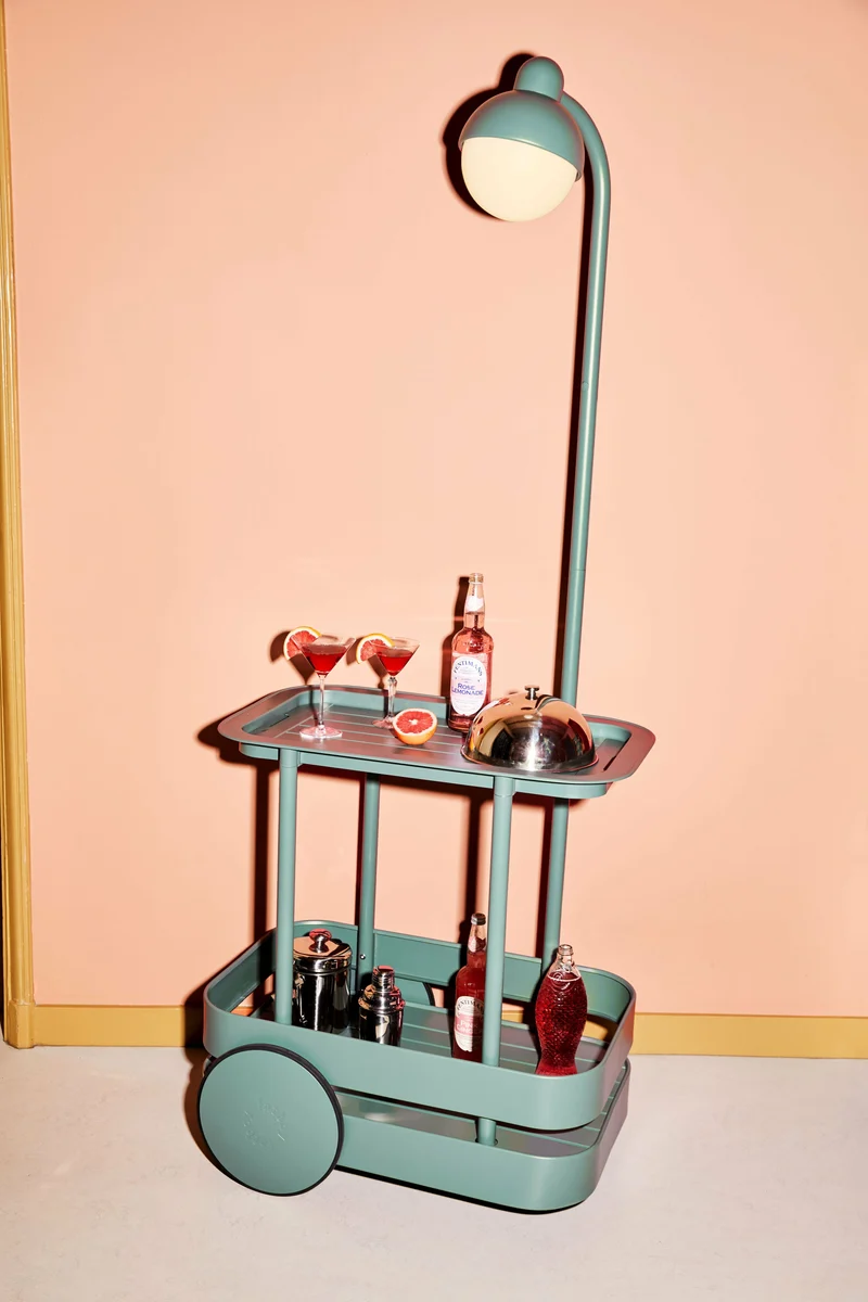 Desserte avec lampadaire en aluminium vert sauge 78 x 55 cm Jolly Trolley- Fatboy