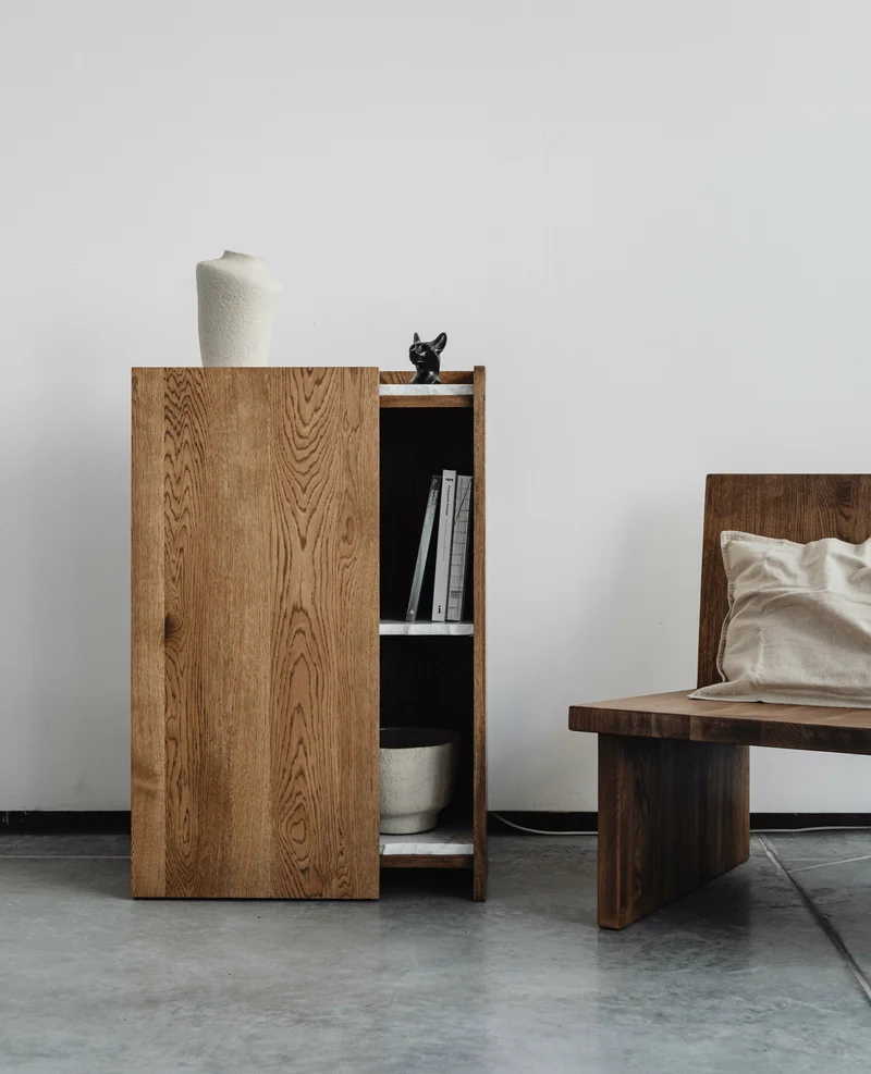 Commode en chêne fumé et marbre Carrara Pavo - Un’common