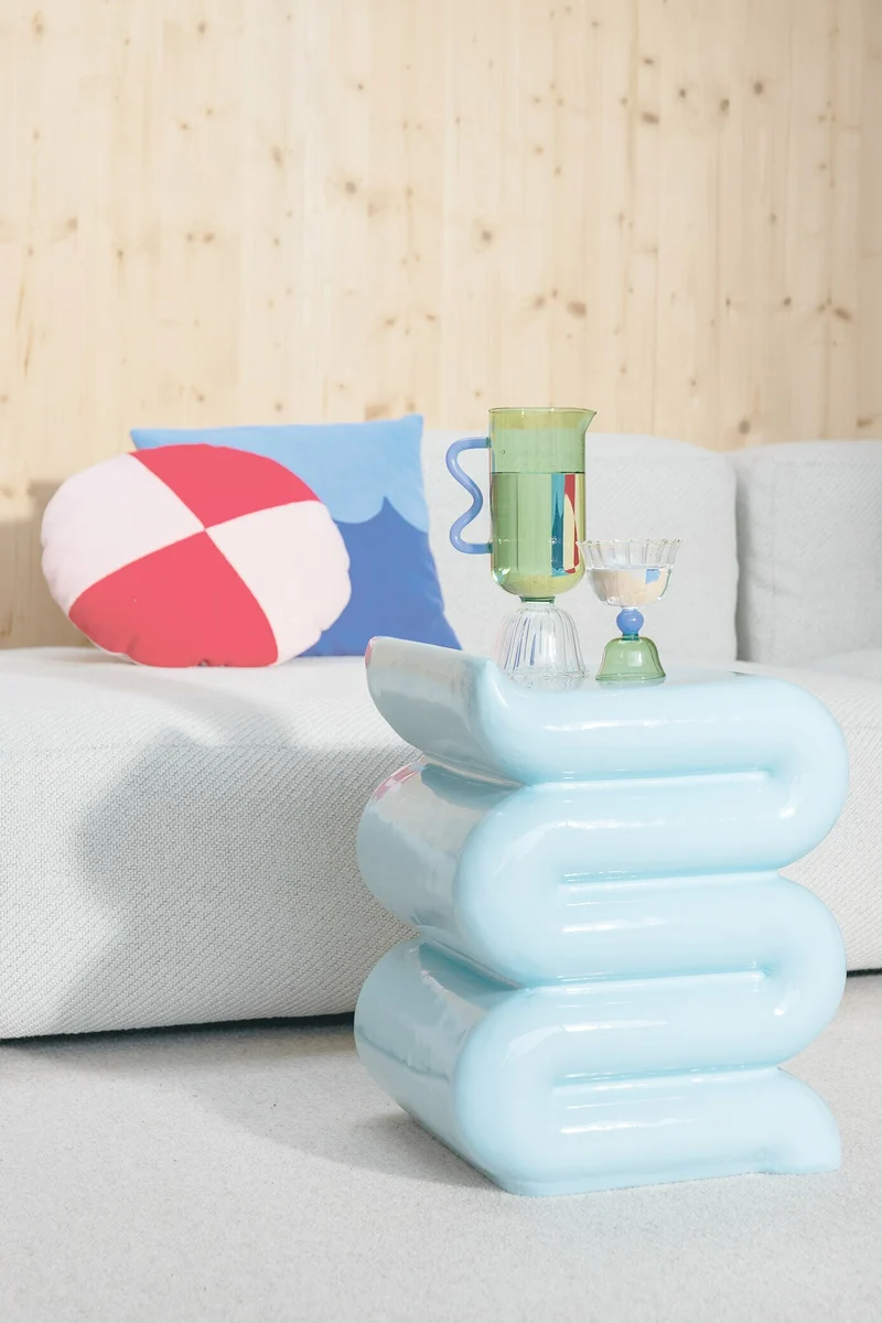Table d'appoint en fibre de verre bleu Pillar - &Klevering