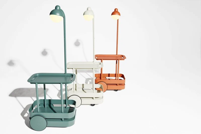 Desserte avec lampadaire en aluminium gris clair 78 x 55 cm Jolly Trolley- Fatboy