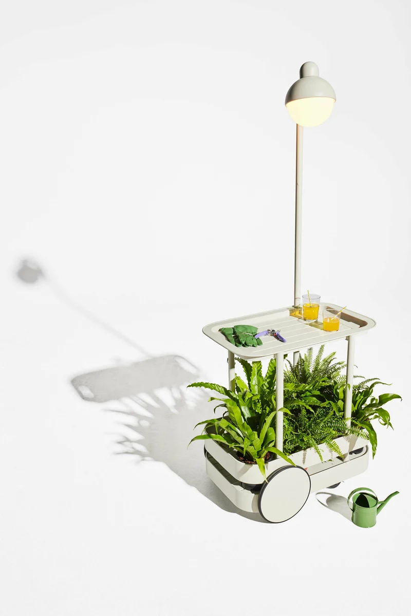 Desserte avec lampadaire en aluminium gris clair 78 x 55 cm Jolly Trolley- Fatboy